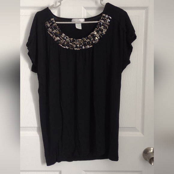 Black T-shirt with beaded collar - Picture 1 of 5